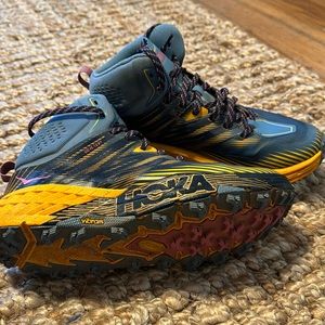 HoKa women’s Speedgoat mid